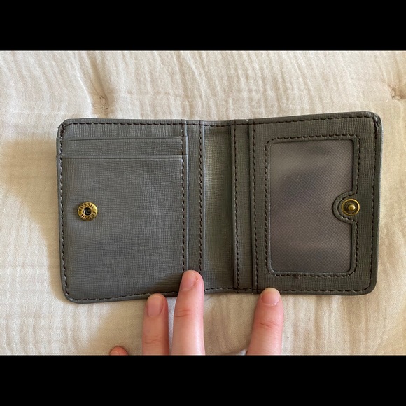 SOLD— FOSSIL WALLET - Picture 4 of 6